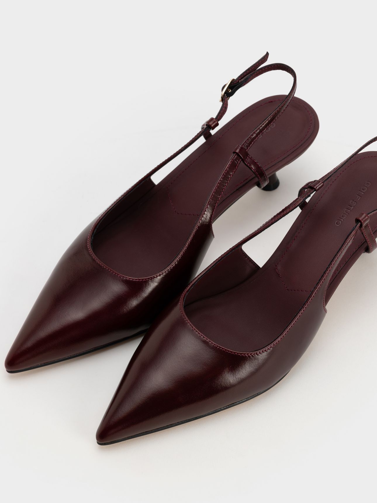 נעלי עקב שפיץ עור