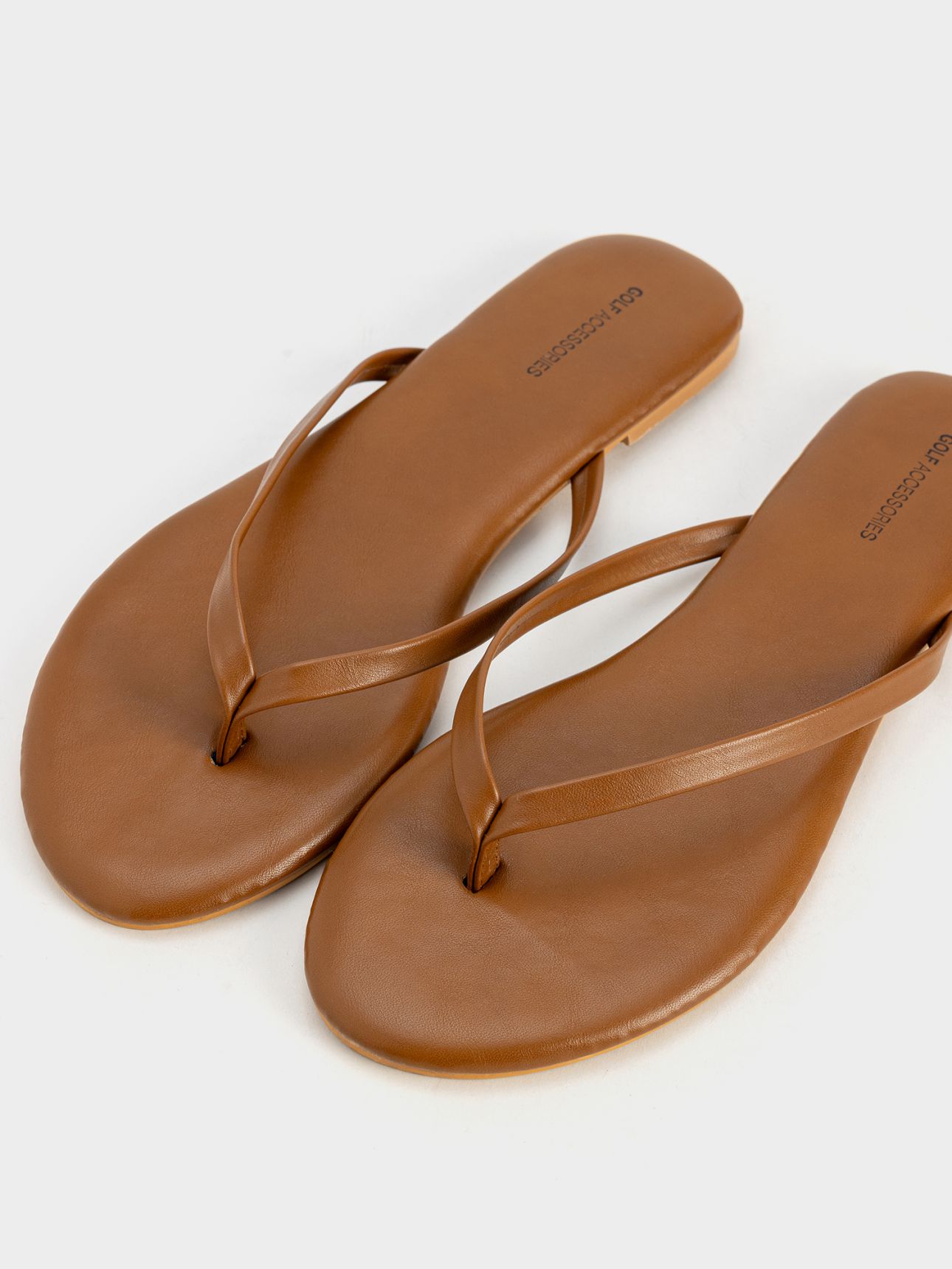 כפכפי אצבע במראה עור