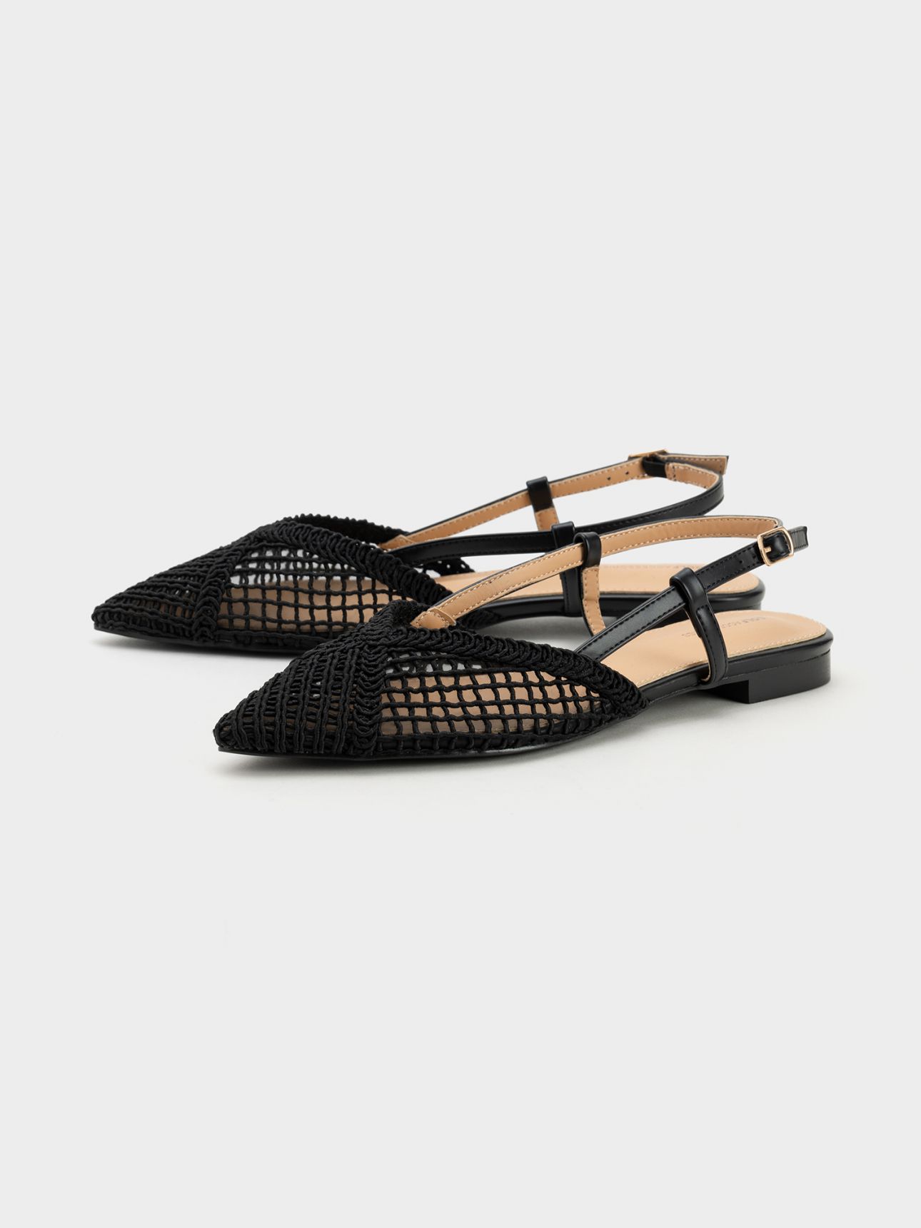 נעלי סירה שפיץ עם רצועה אחורית