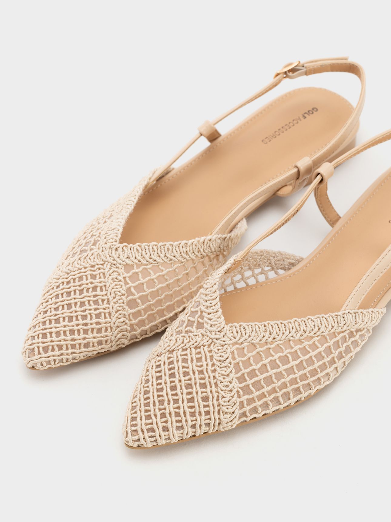 נעלי סירה שפיץ עם רצועה אחורית