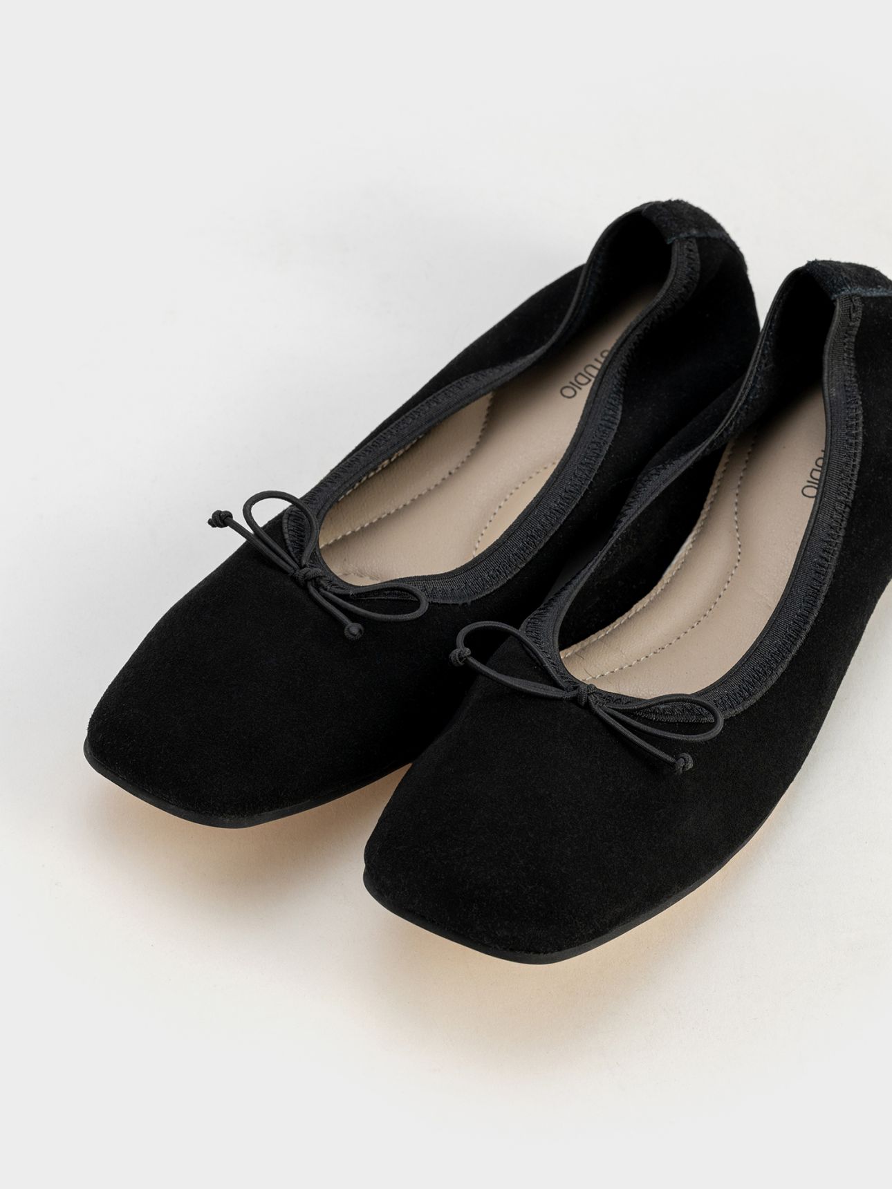 נעלי בובה עור