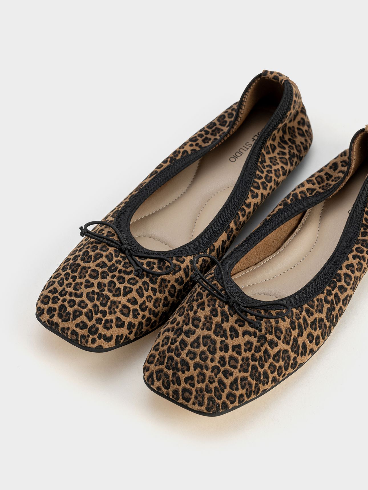 נעלי בובה עור