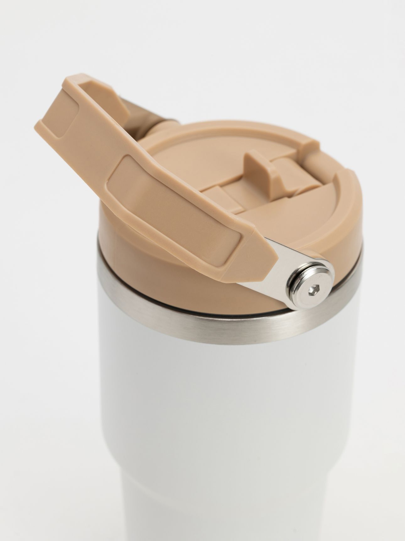 כוס שתיה עם ידית וקש