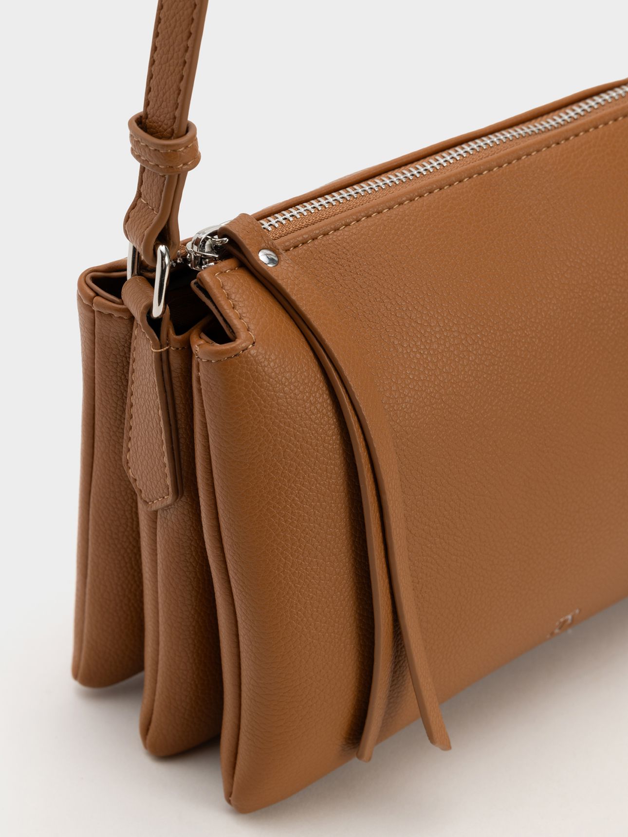 תיק צד במראה עור