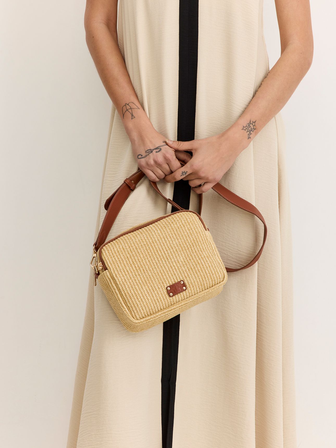 תיק צד במראה קש