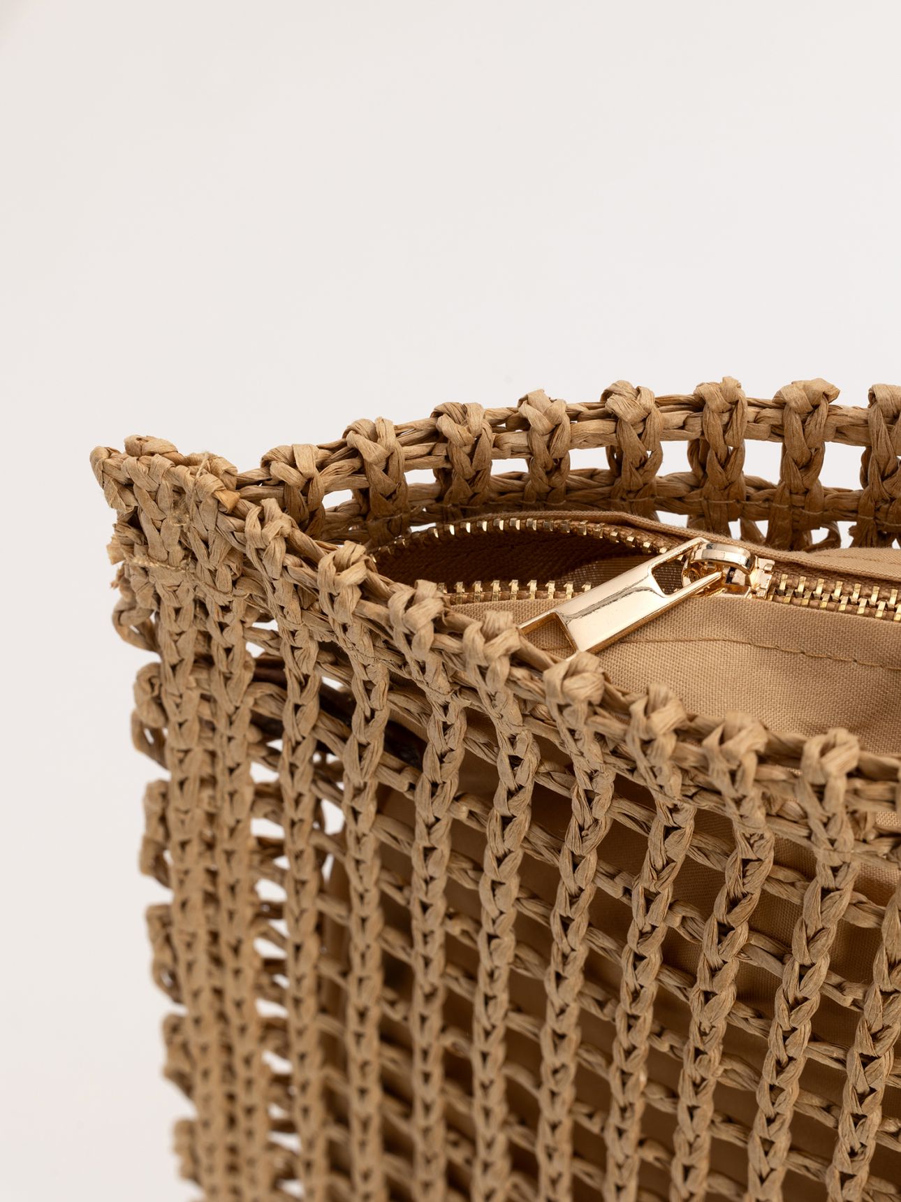 תיק צד במראה קש מחורר