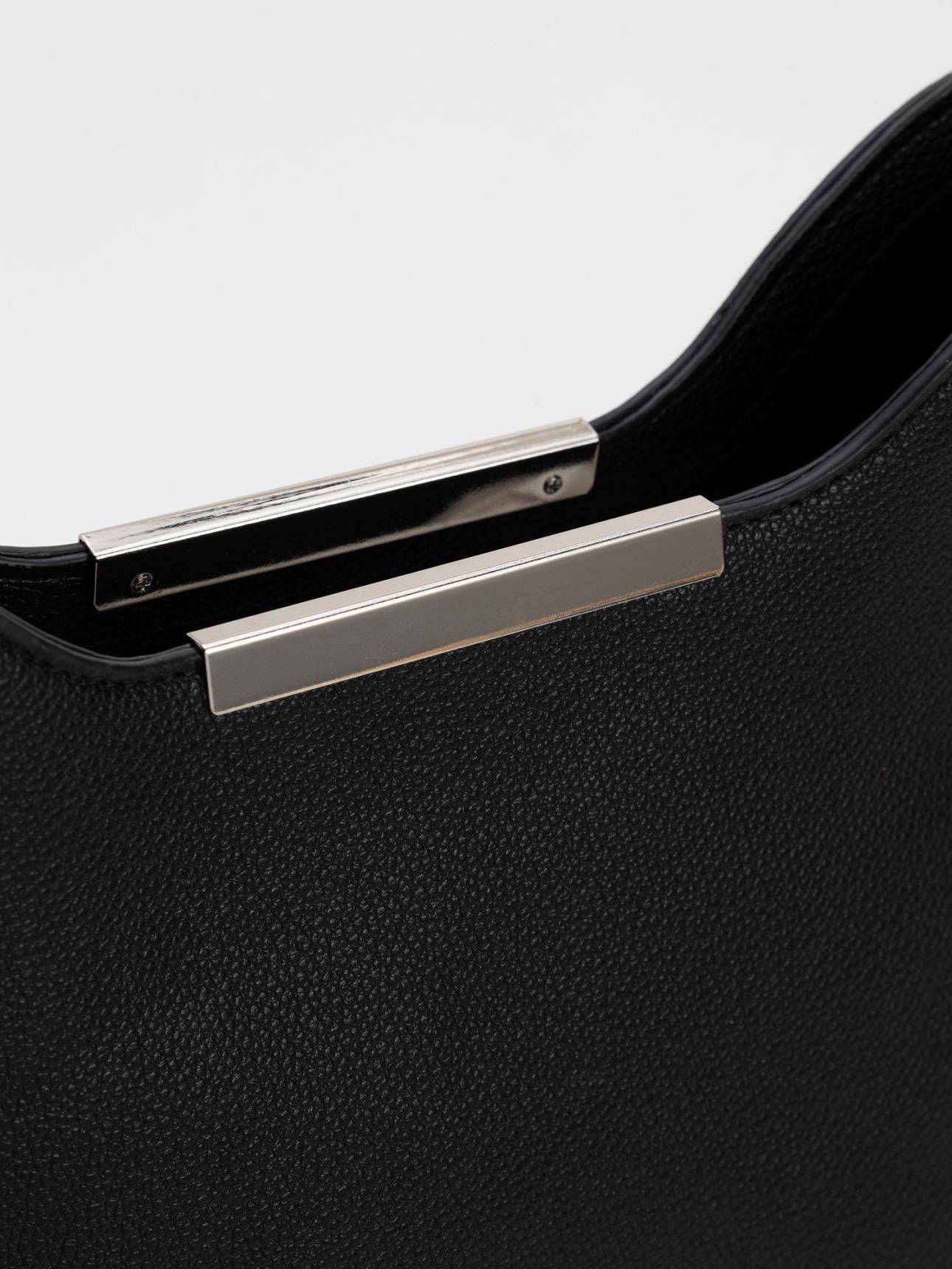 תיק כתף במראה עור