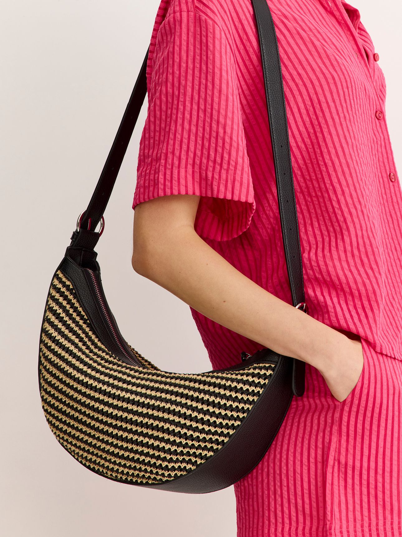 תיק ירח במראה קש