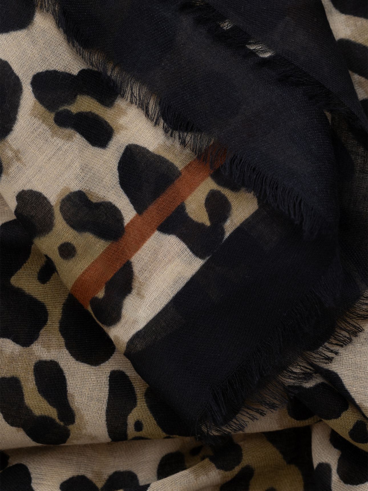 צעיף דק מנומר