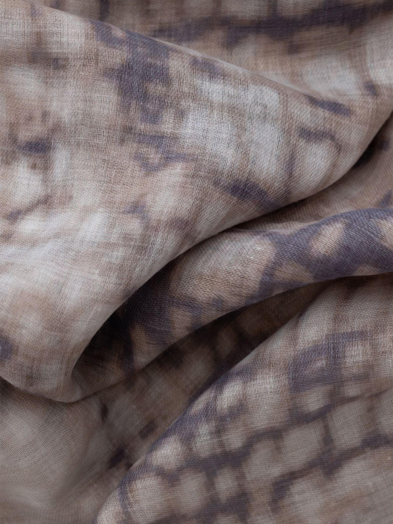 צעיף דק מדבר טאי דאי