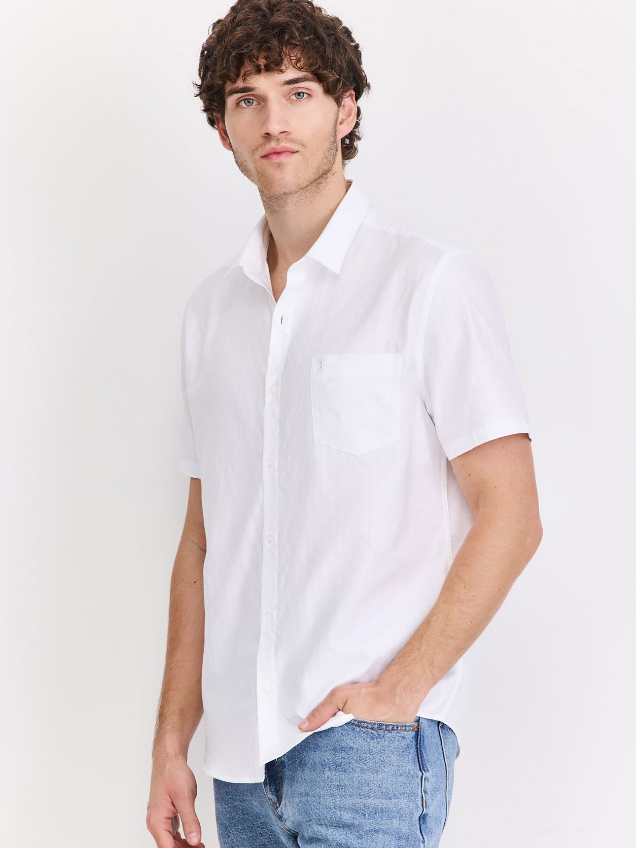 חולצה מכופתרת קצרה קלאסית