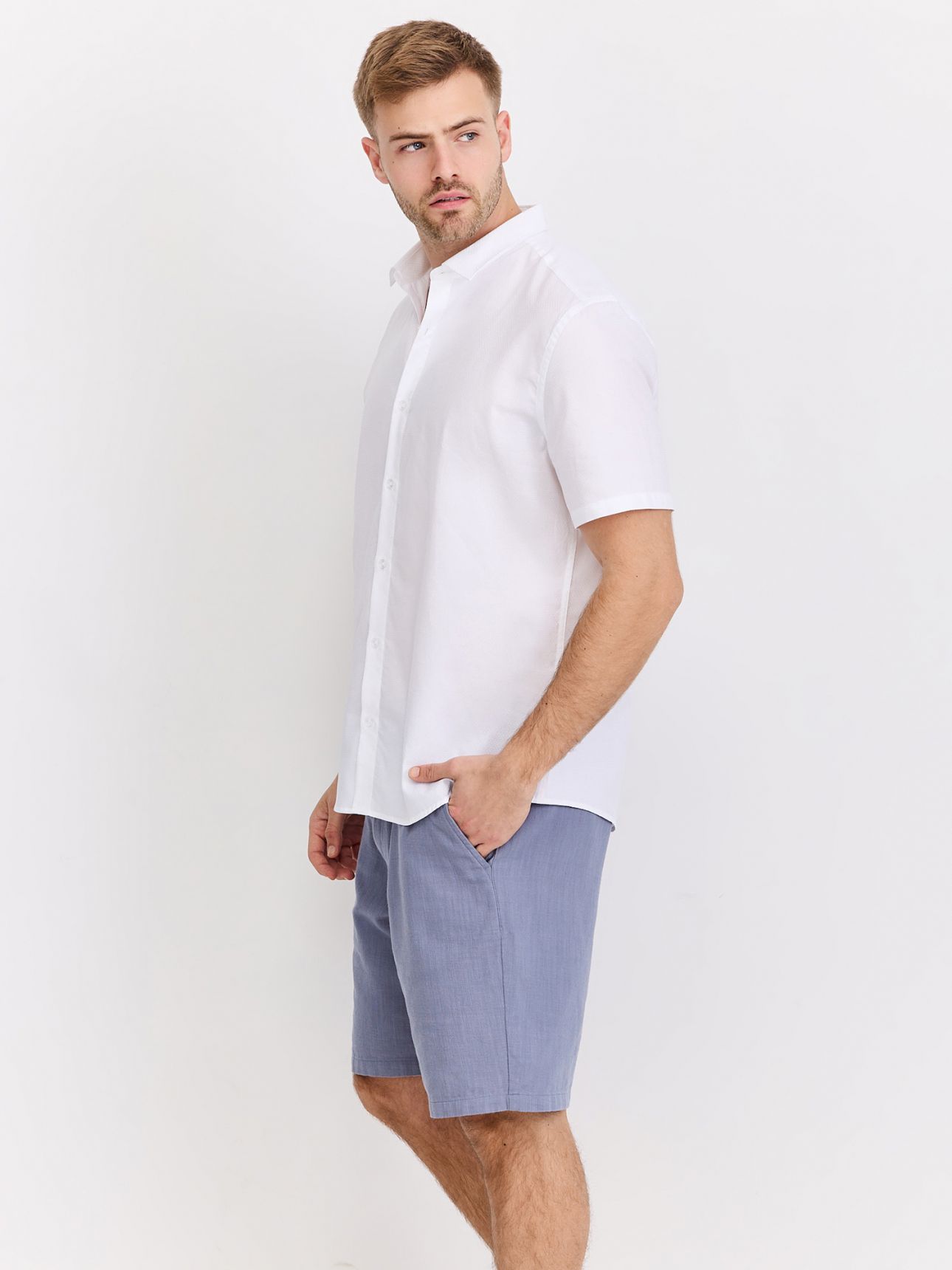 חולצה מכופתרת קצרה קלאסית