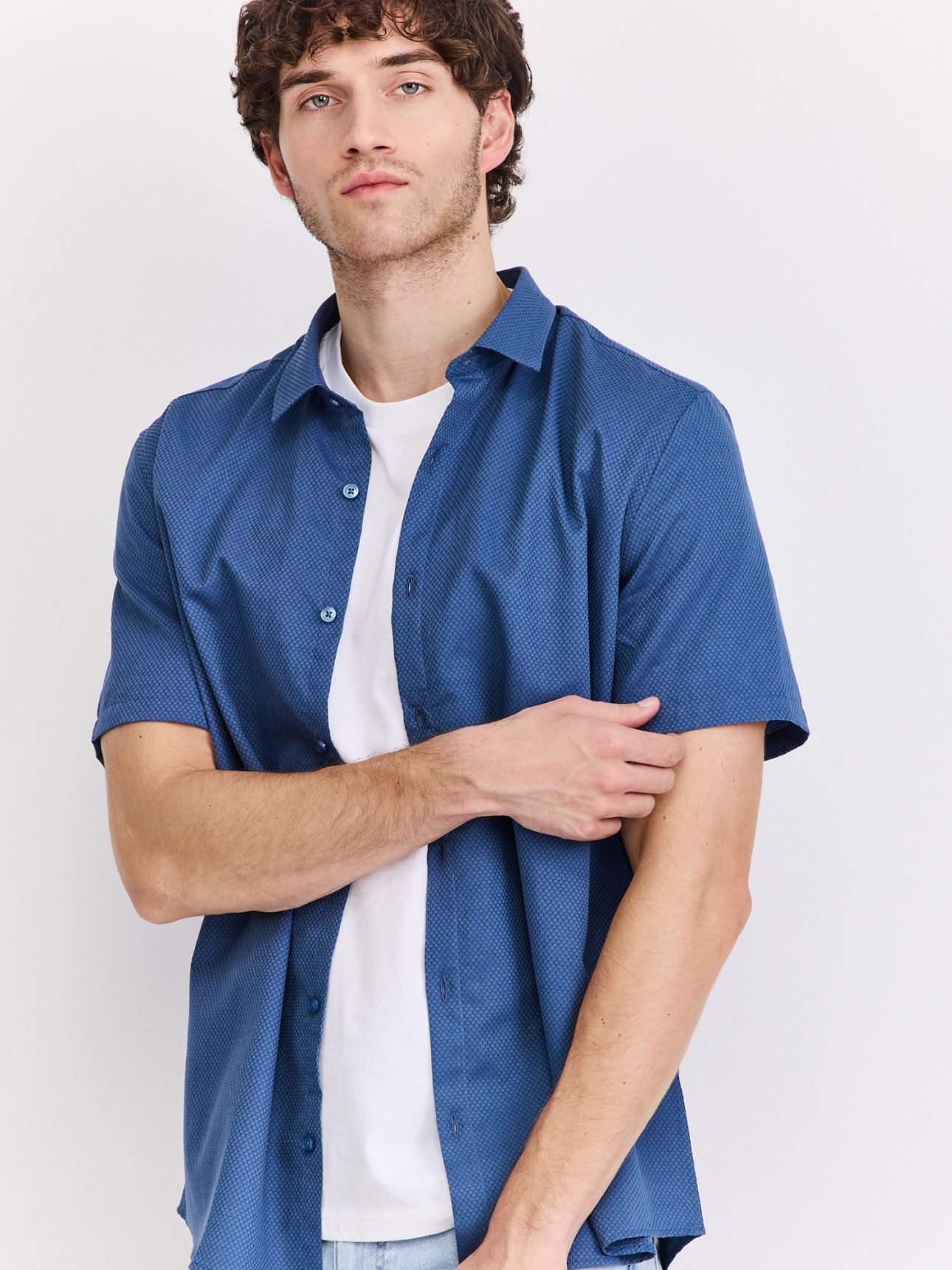 חולצה מכופתרת קצרה קלאסית