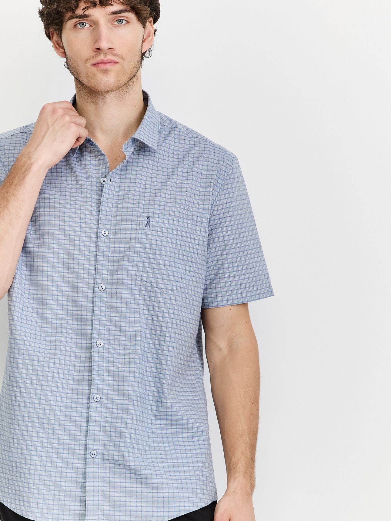 חולצה מכופתרת קלאסית בשילוב כיס