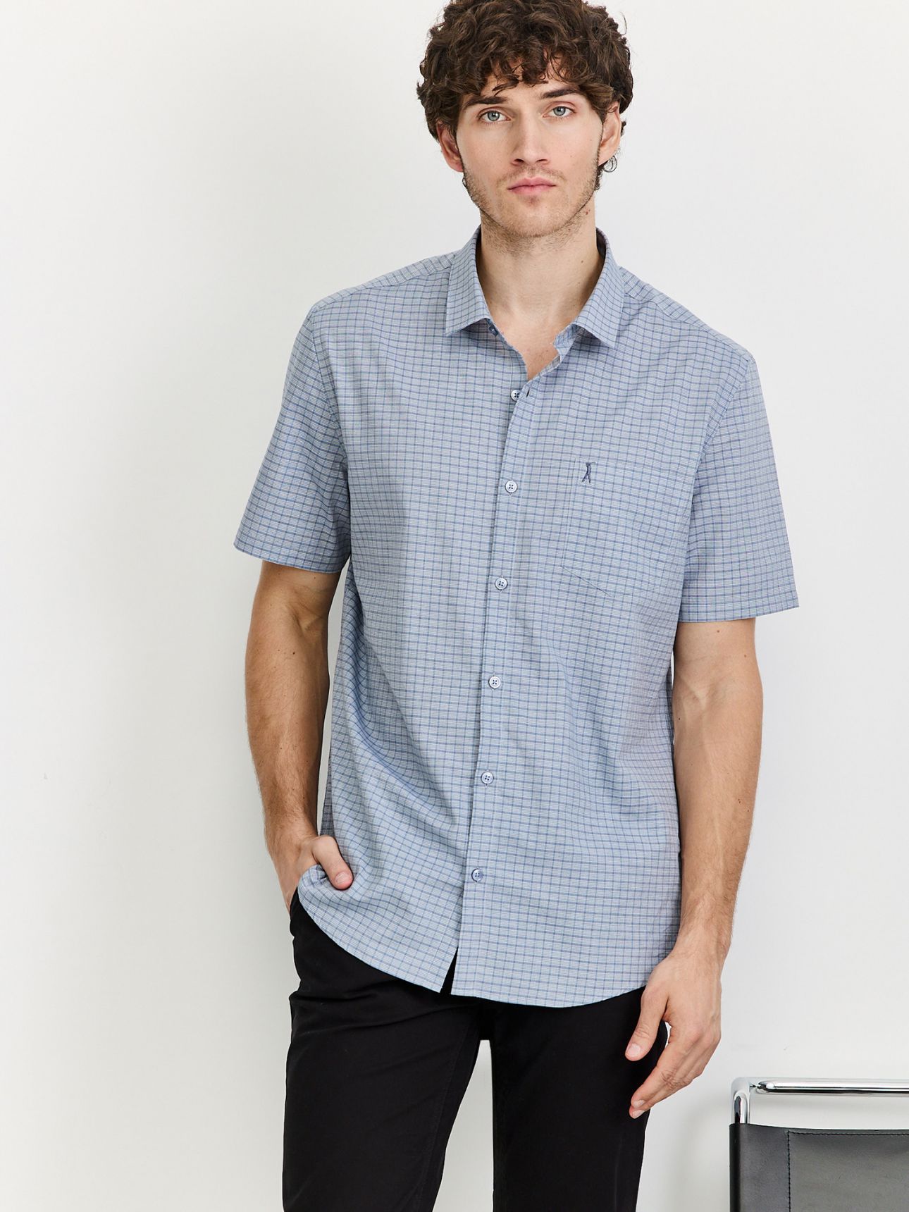 חולצה מכופתרת קלאסית בשילוב כיס