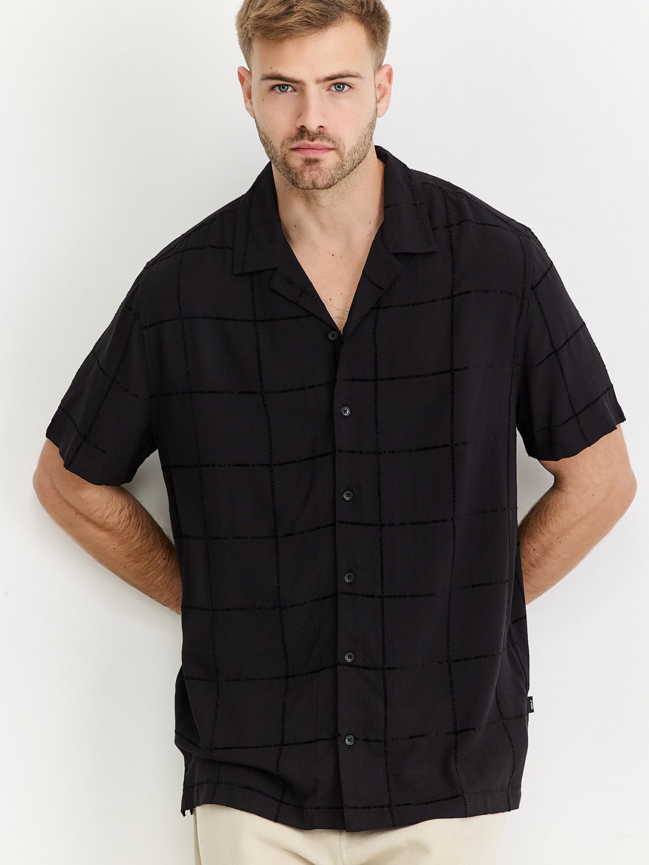 חולצה מכופתרת ז’קארד משבצות