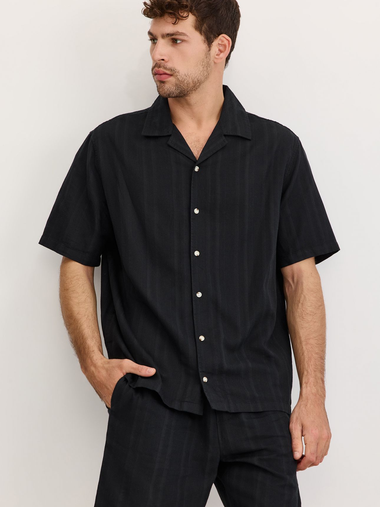 חולצה מכופתרת טקסטורת פסים