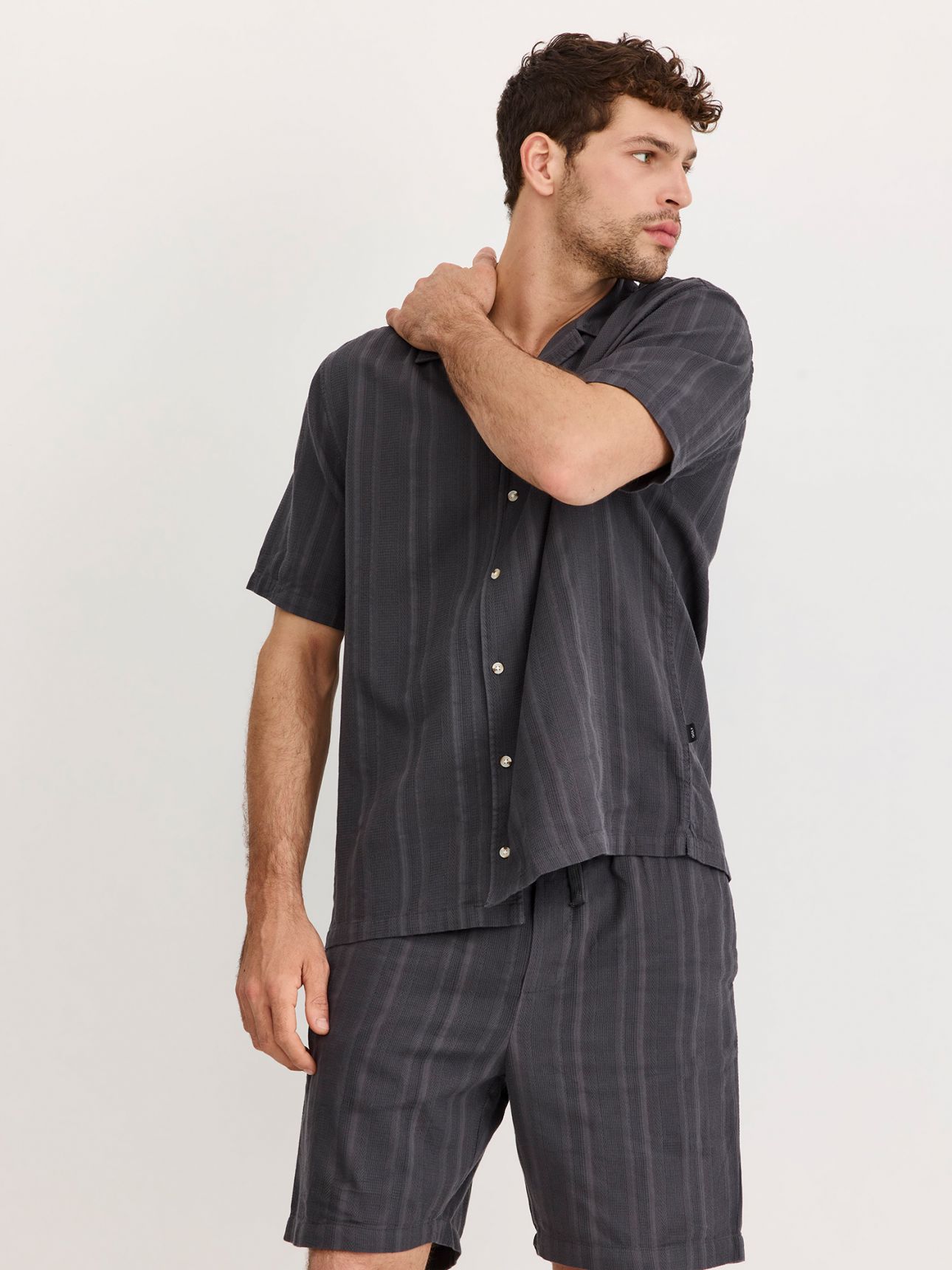 חולצה מכופתרת טקסטורת פסים