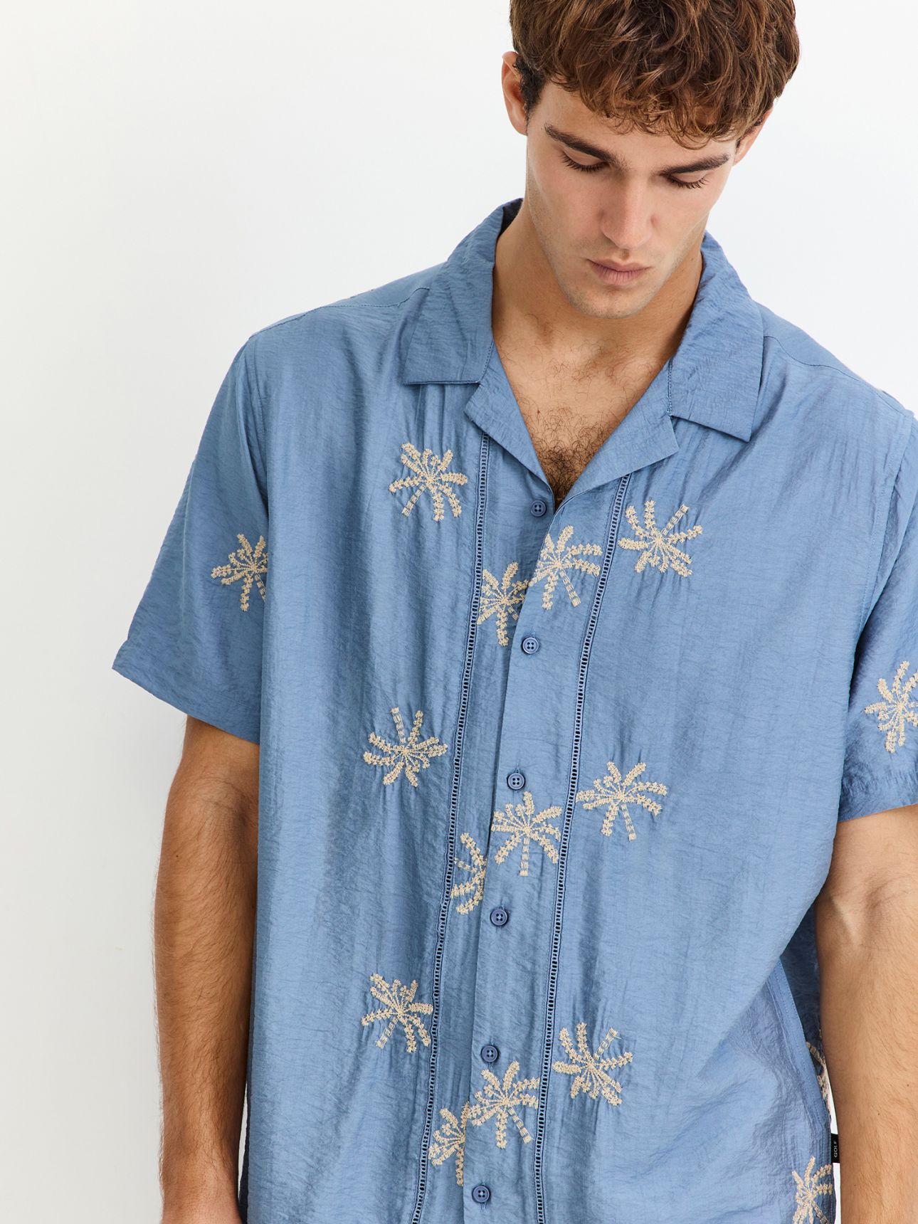 חולצה מכופתרת קצרה רקומה