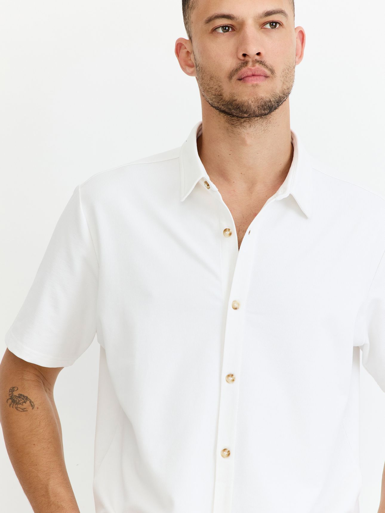 חולצה מכופתרת קצרה טקסטורת ריב