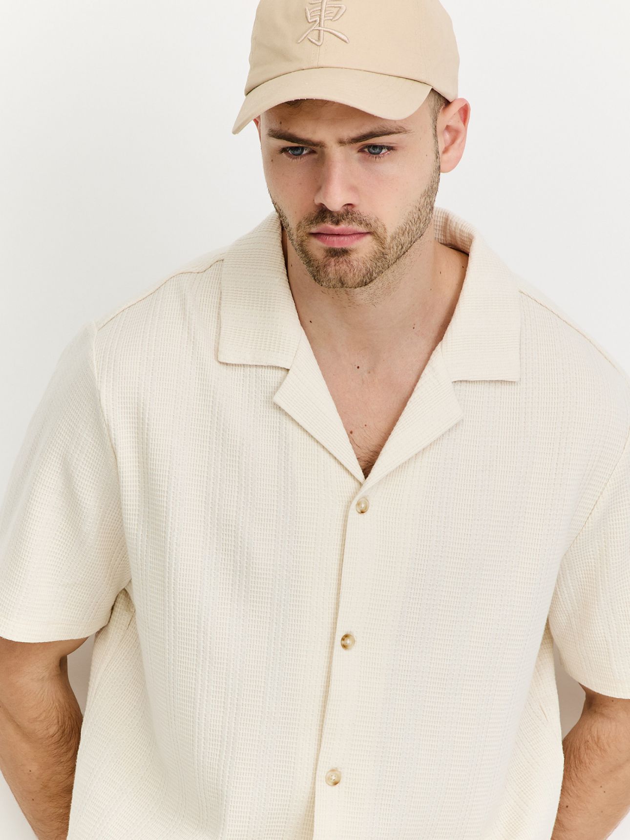 חולצה מכופתרת קצרה וופל