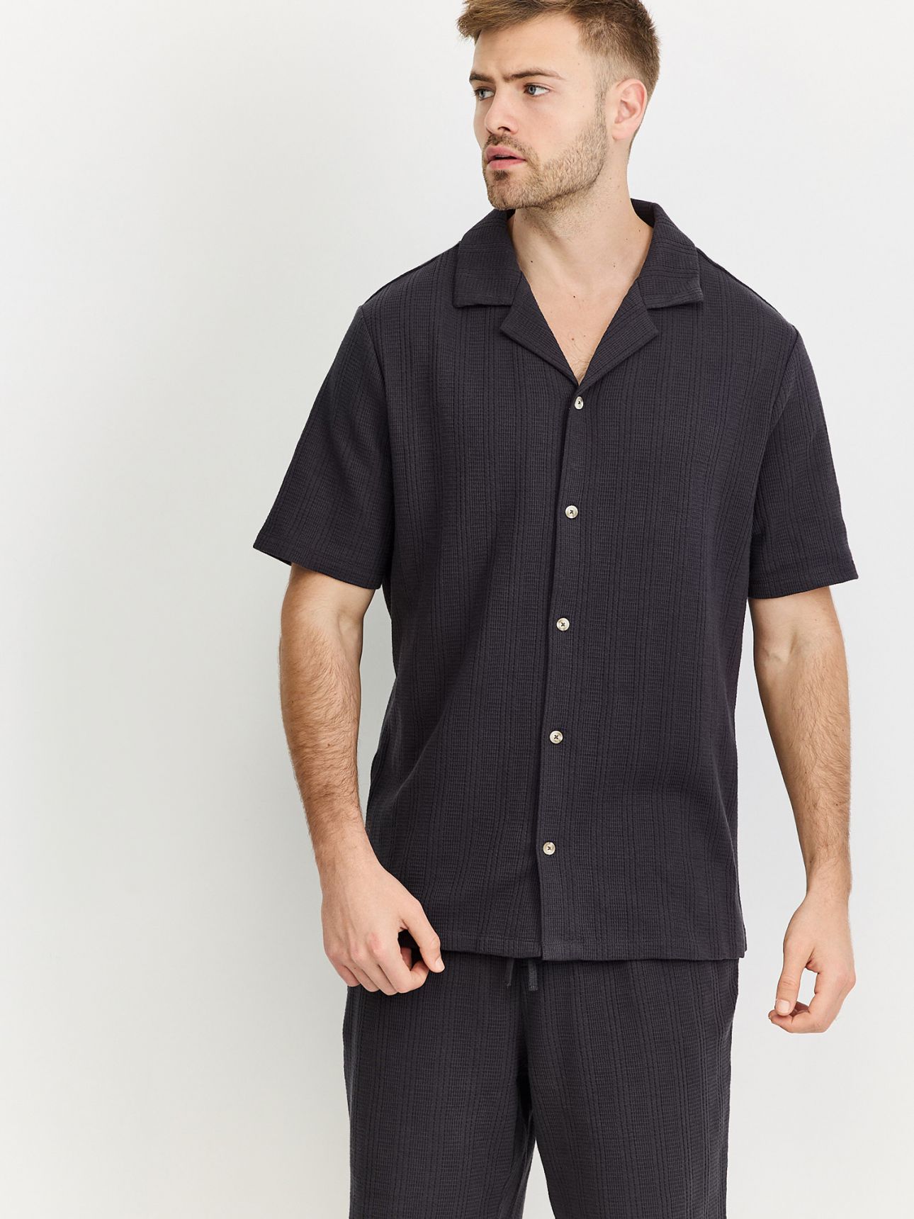 חולצה מכופתרת קצרה וופל