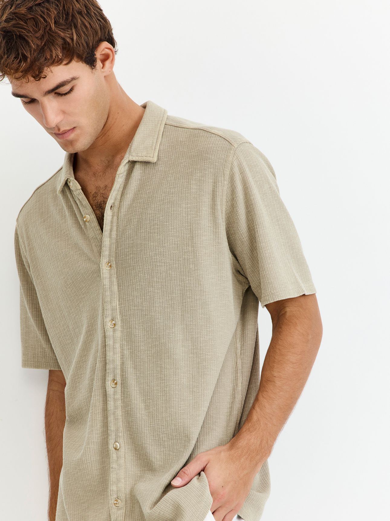 חולצת ריב מכופתרת במראה שטוף