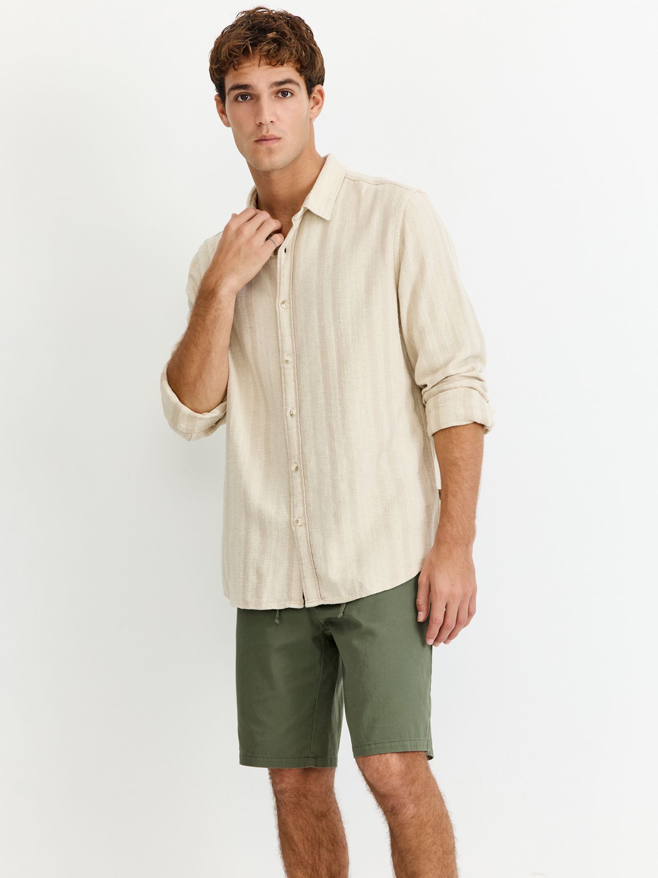 מכופתרת שרוול ארוך טקסטורה