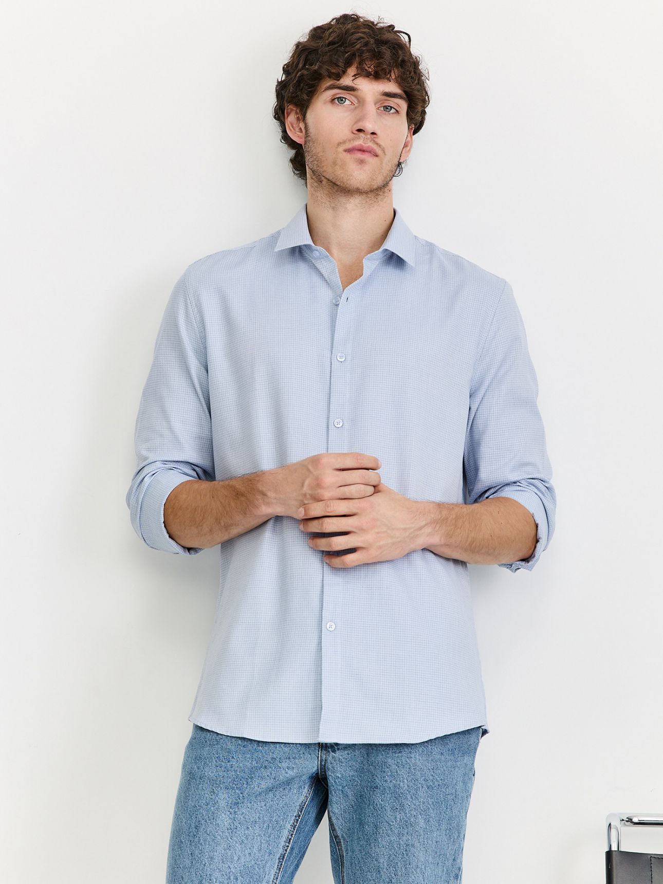 חולצה מכופתרת ארוכה קלאסית עם כיס