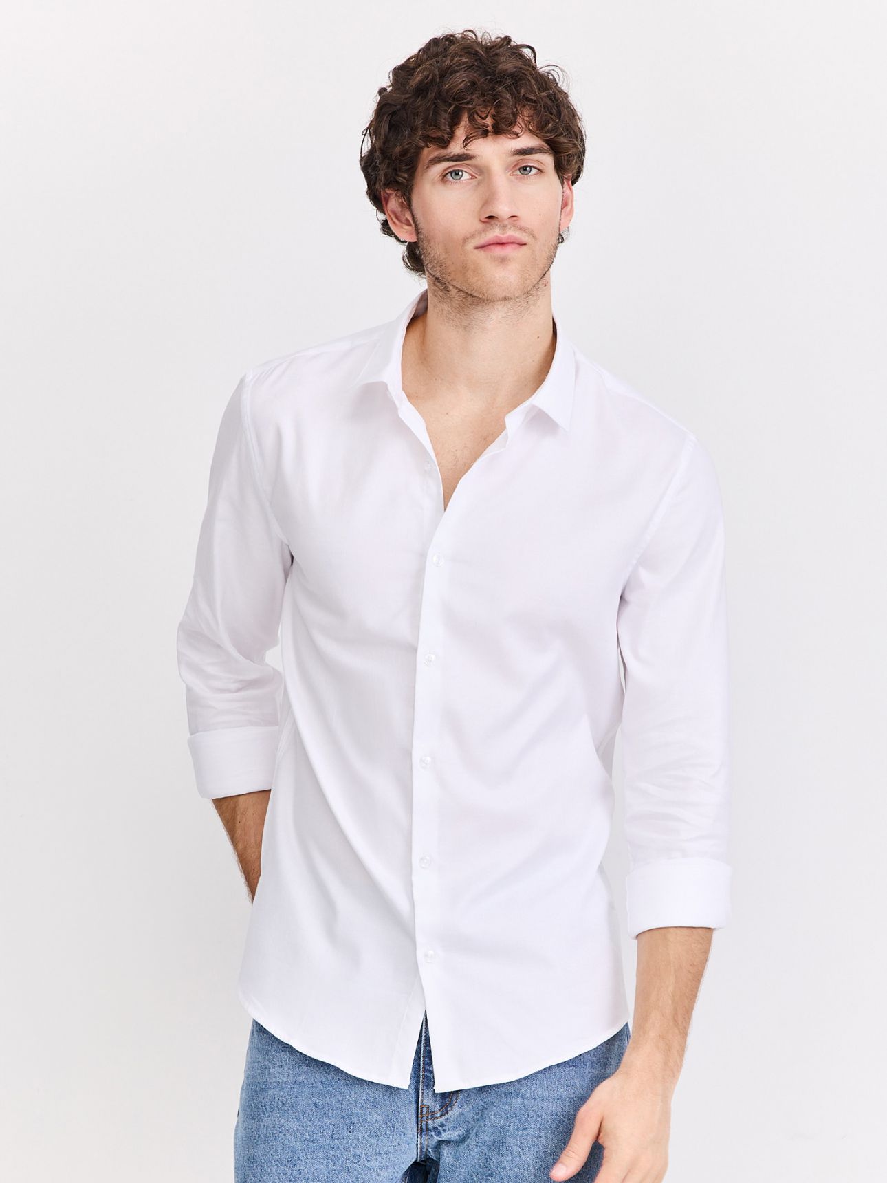 חולצה מכופתרת גולפר בגזרת סלים