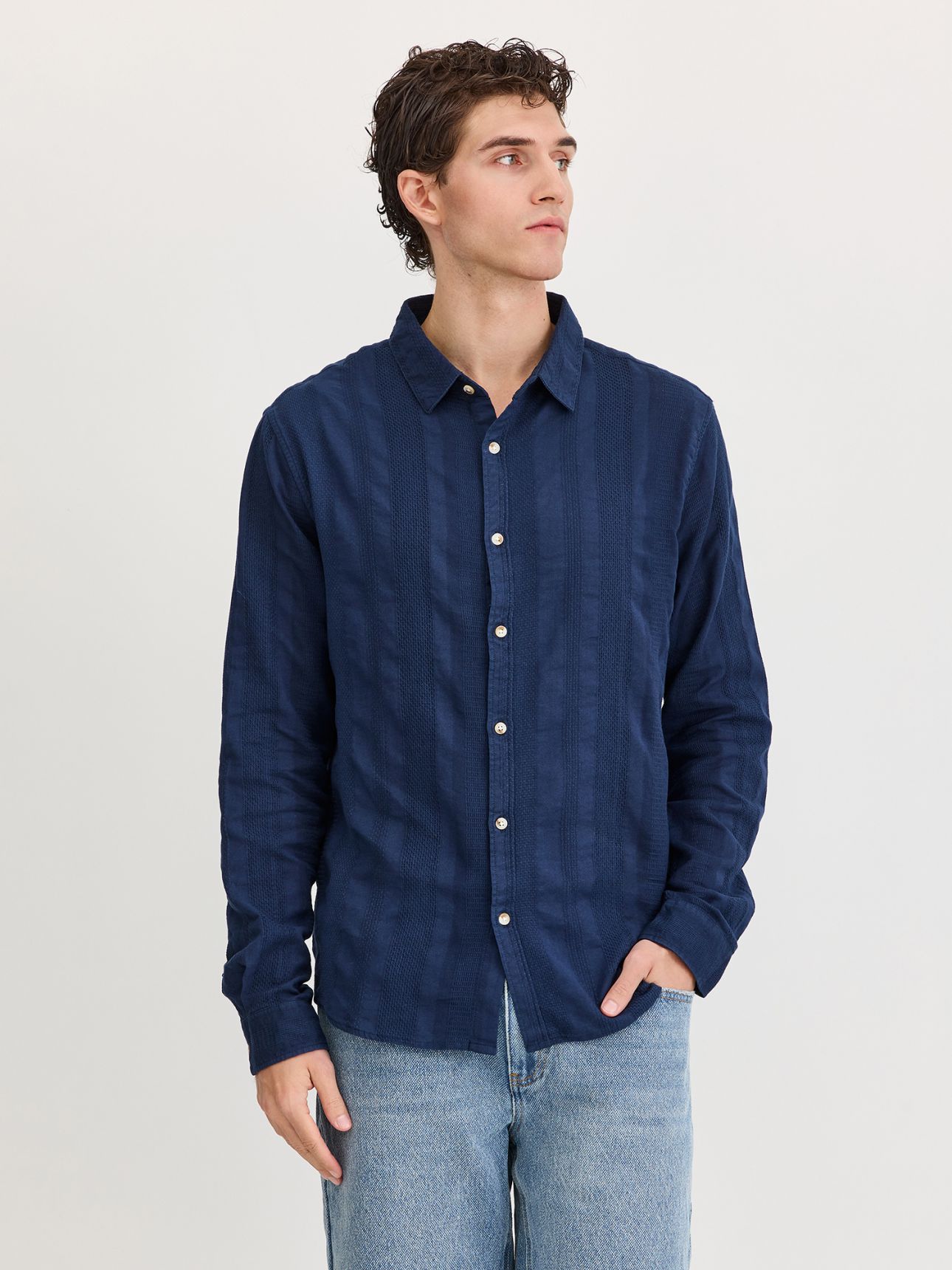 מכופתרת שרוול ארוך טקסטורה