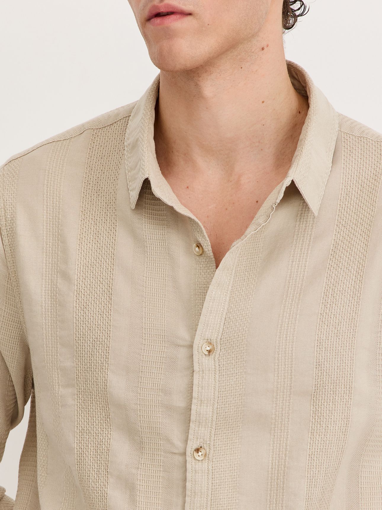 מכופתרת שרוול ארוך טקסטורה