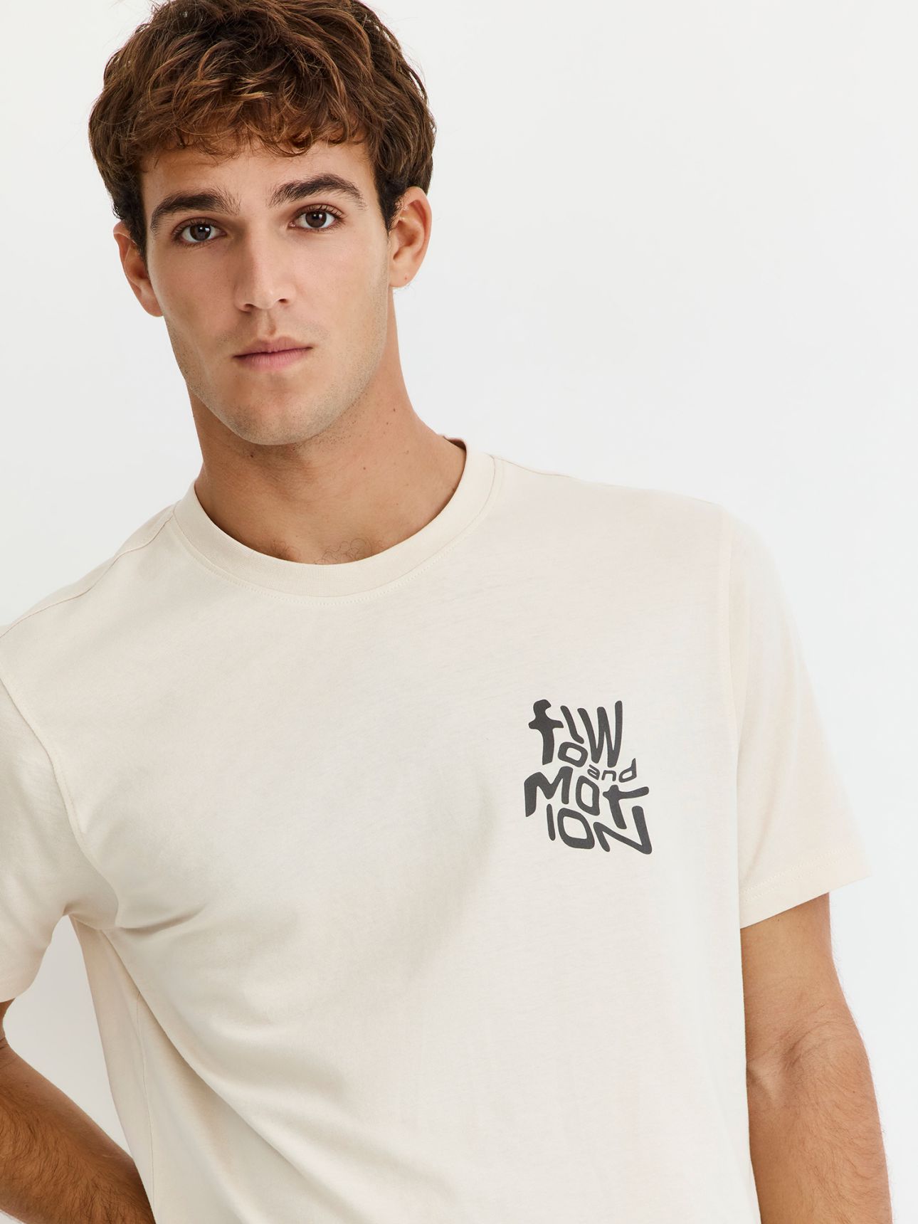 טי שירט קצרה עם דפוס