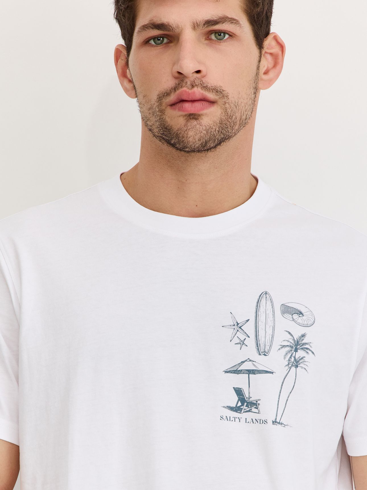 טי שירט קצרה עם דפוס