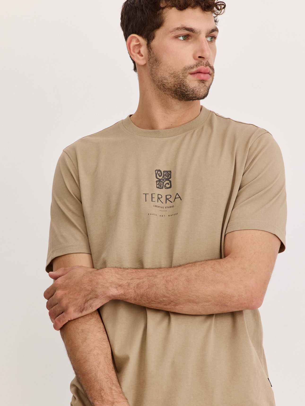 טי שירט קצרה עם דפוס