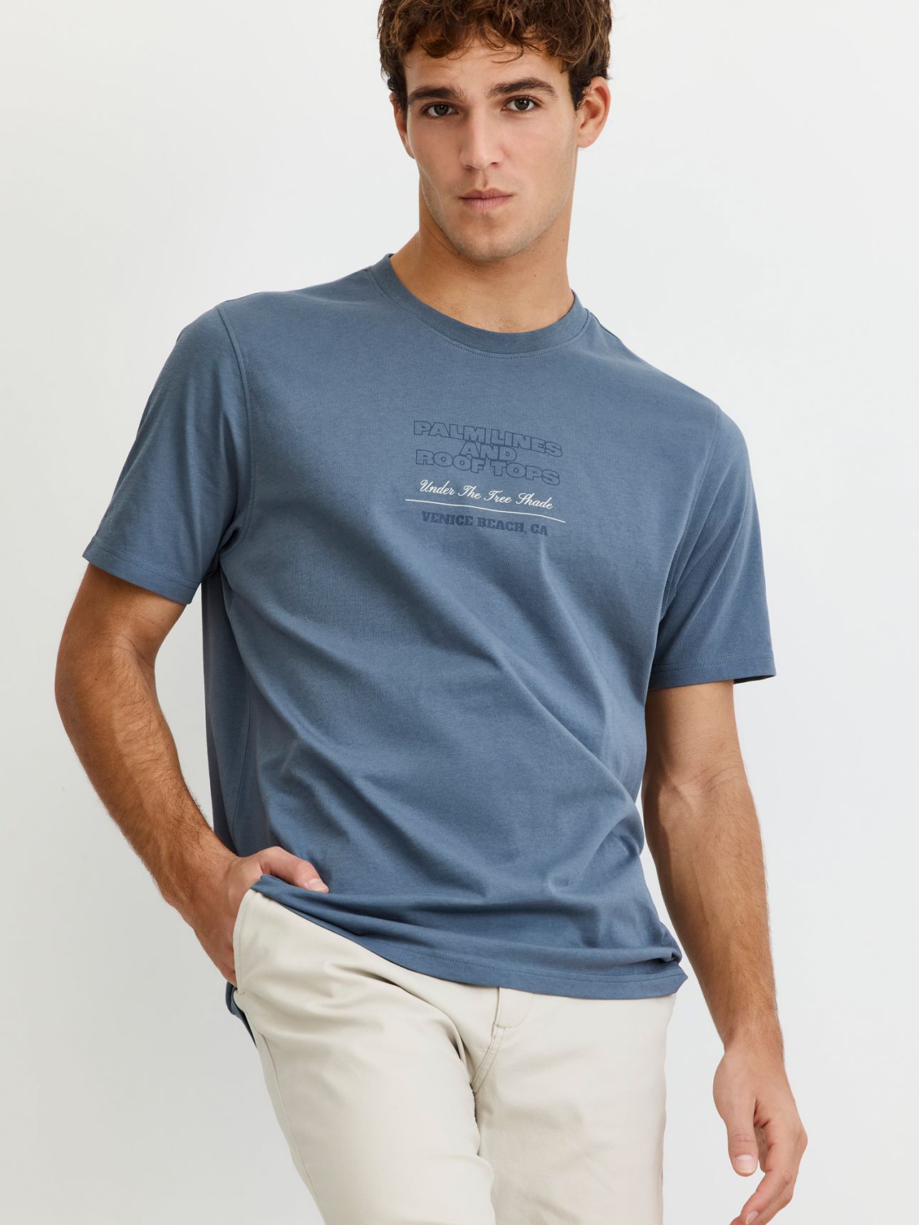 טי שירט קצרה עם דפוס