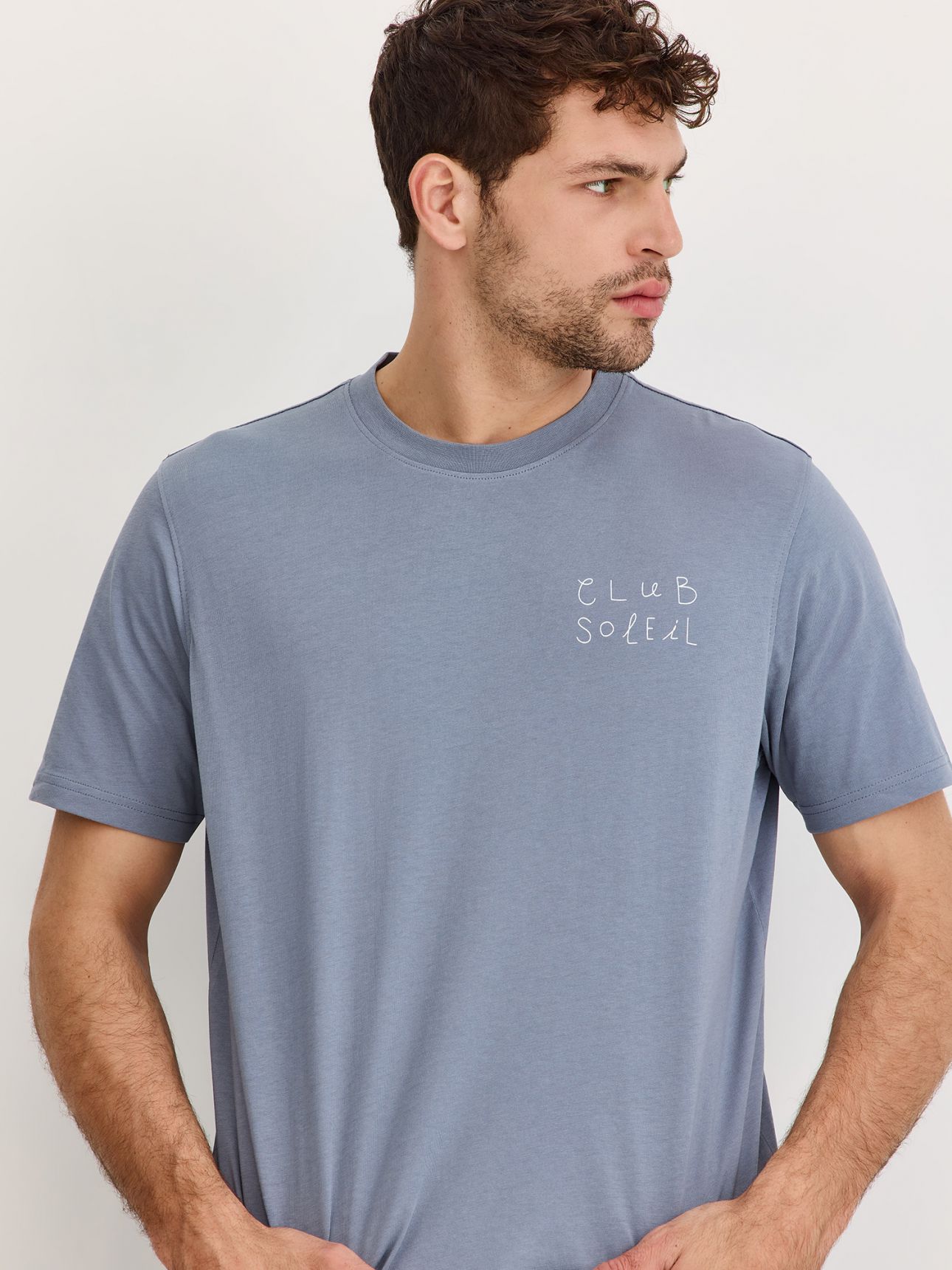 טי שירט קצרה עם דפוס