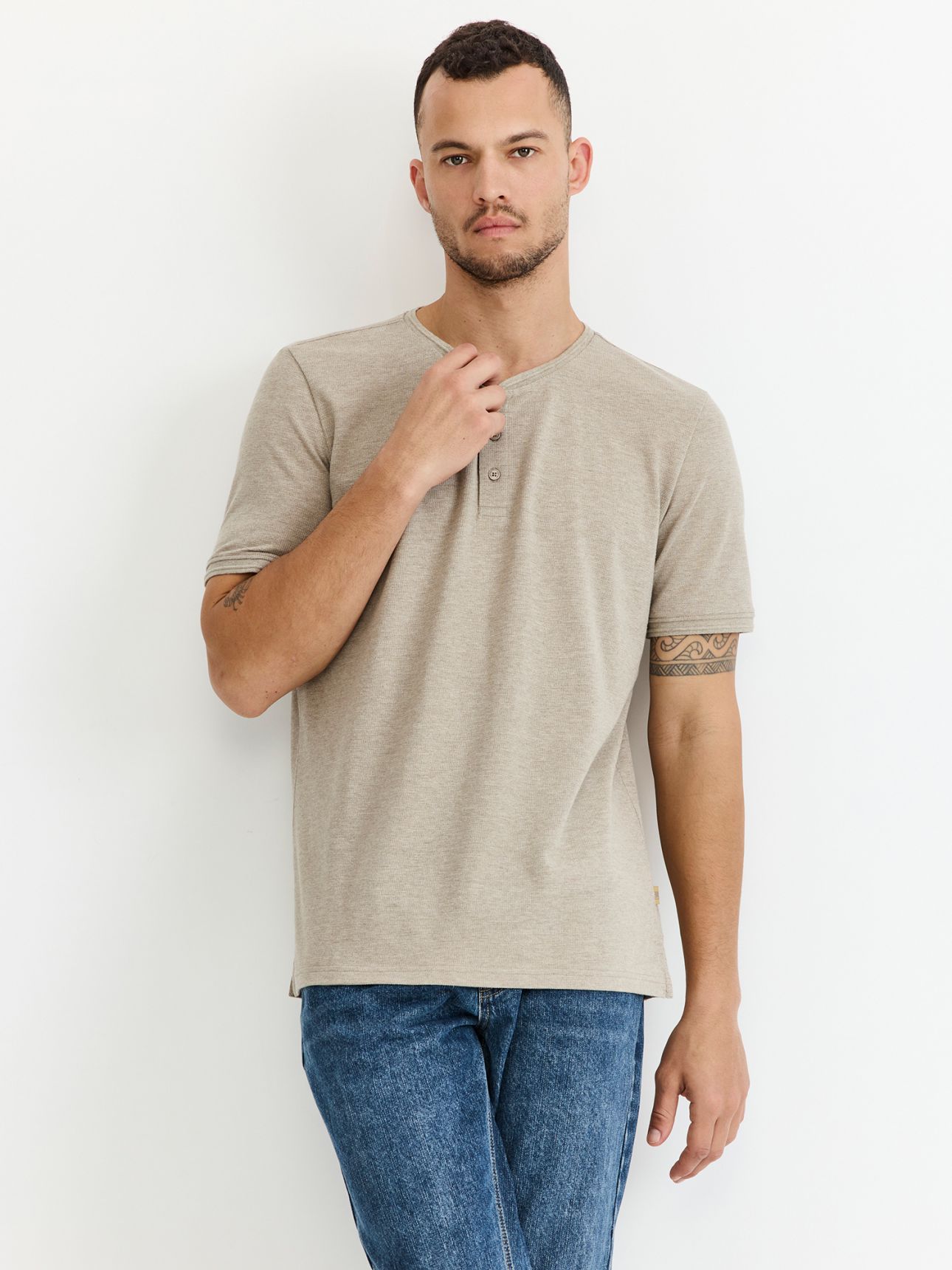 טי שירט קצרה הנלי טקסטורה