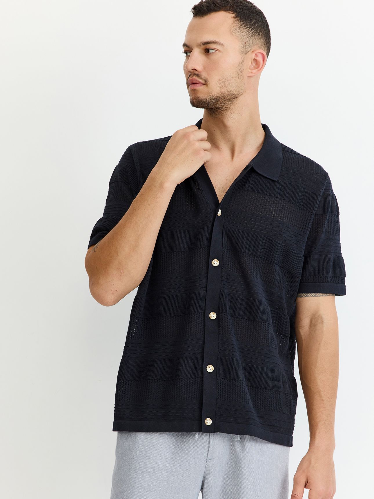 חולצת סריג מכופתרת