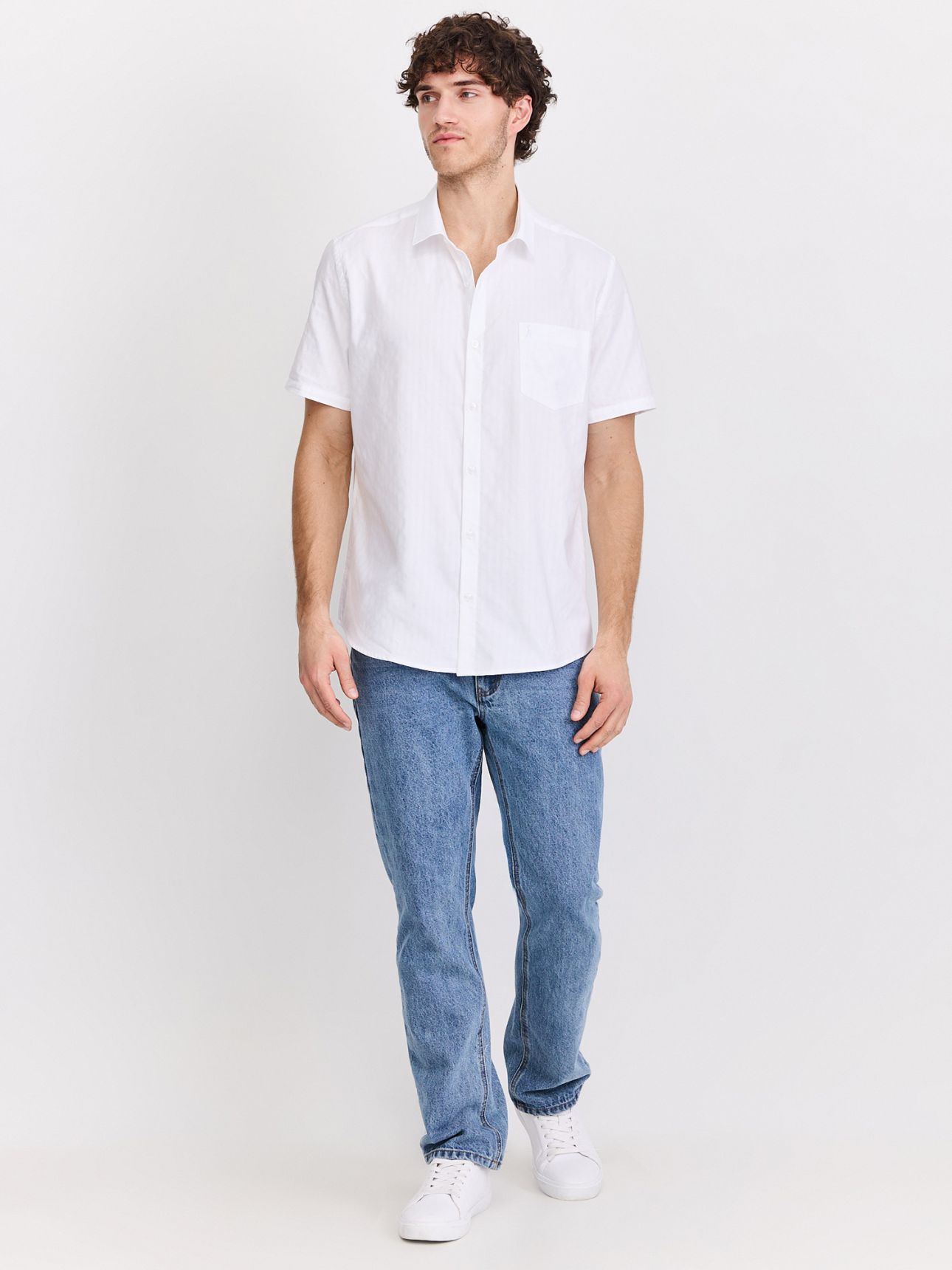 ג’ינס ישר במראה וינטאג’