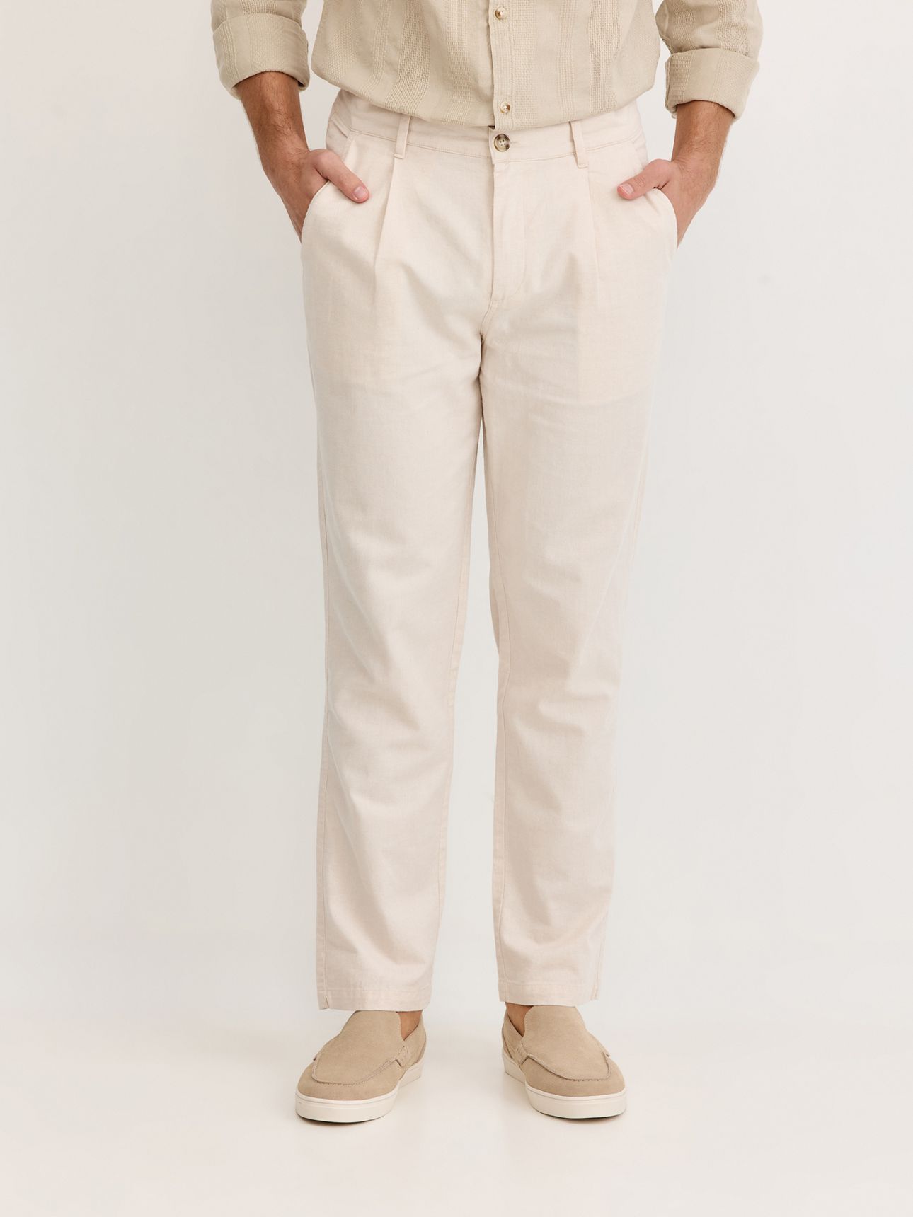 מכנסי צ’ינו מחוייטים בשילוב פשתן