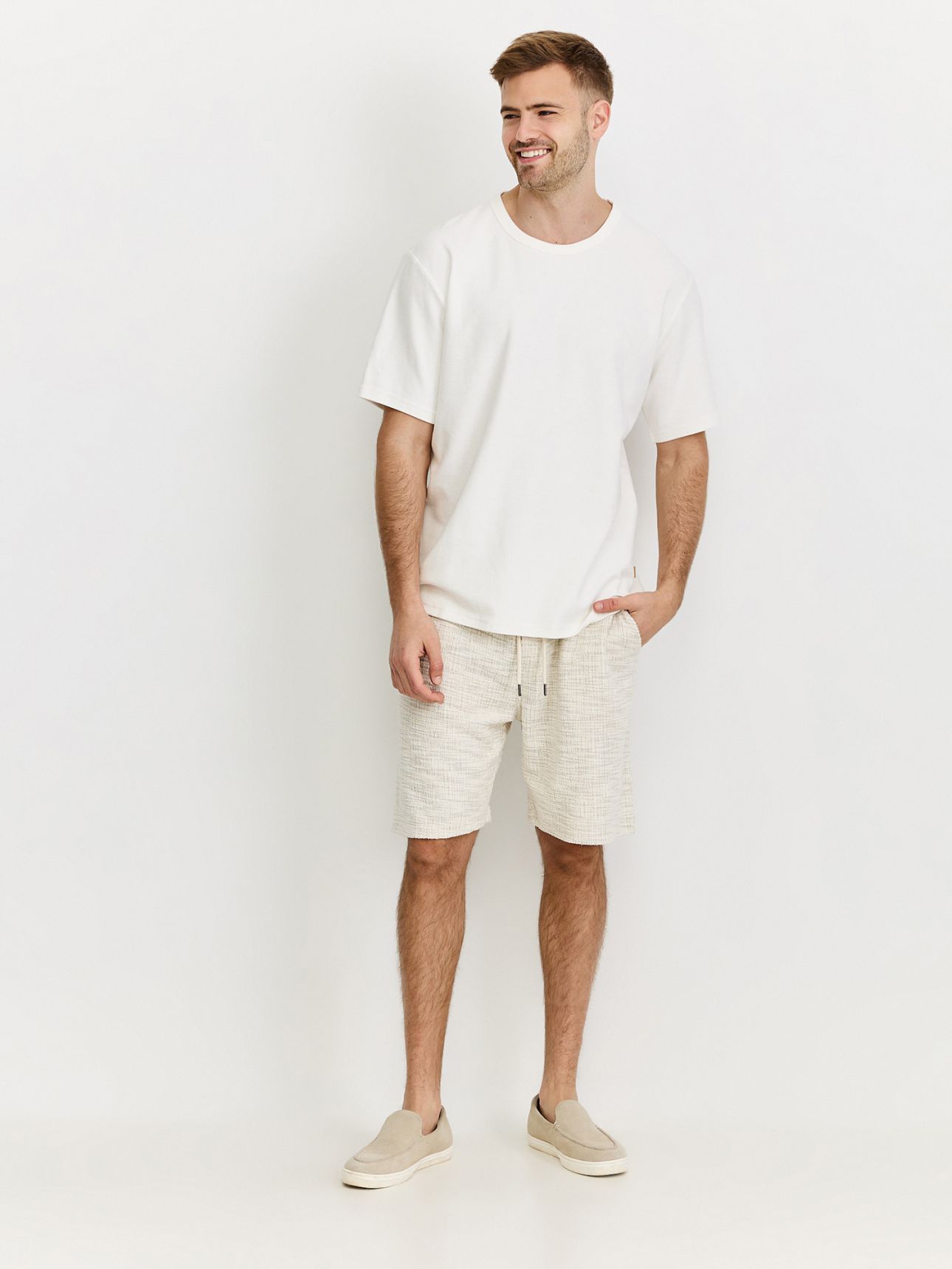 מכנסי ברמודה טקסטורה עם שרוך