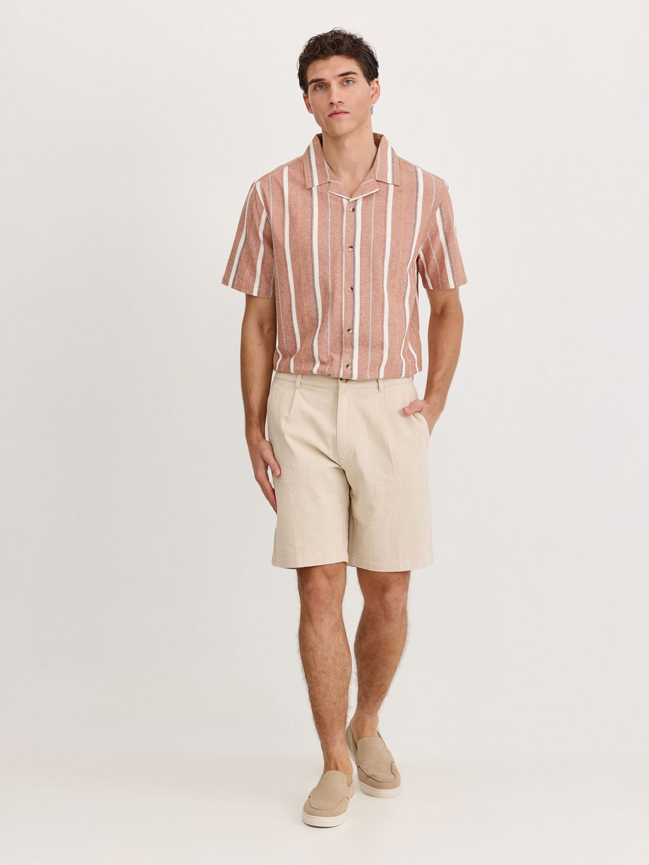 מכנסי ברמודה צ’ינו