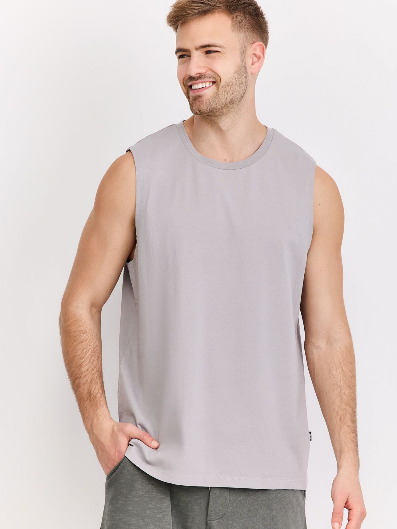 גופיה במראה שטוף