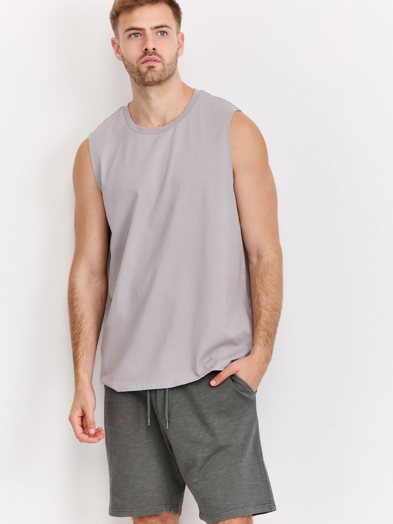 גופיה במראה שטוף