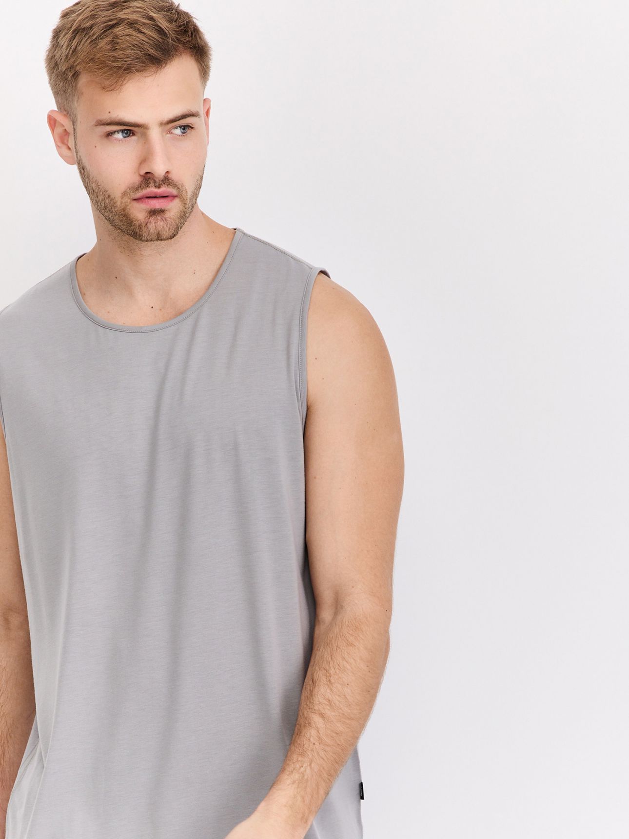 גופיית ספורט