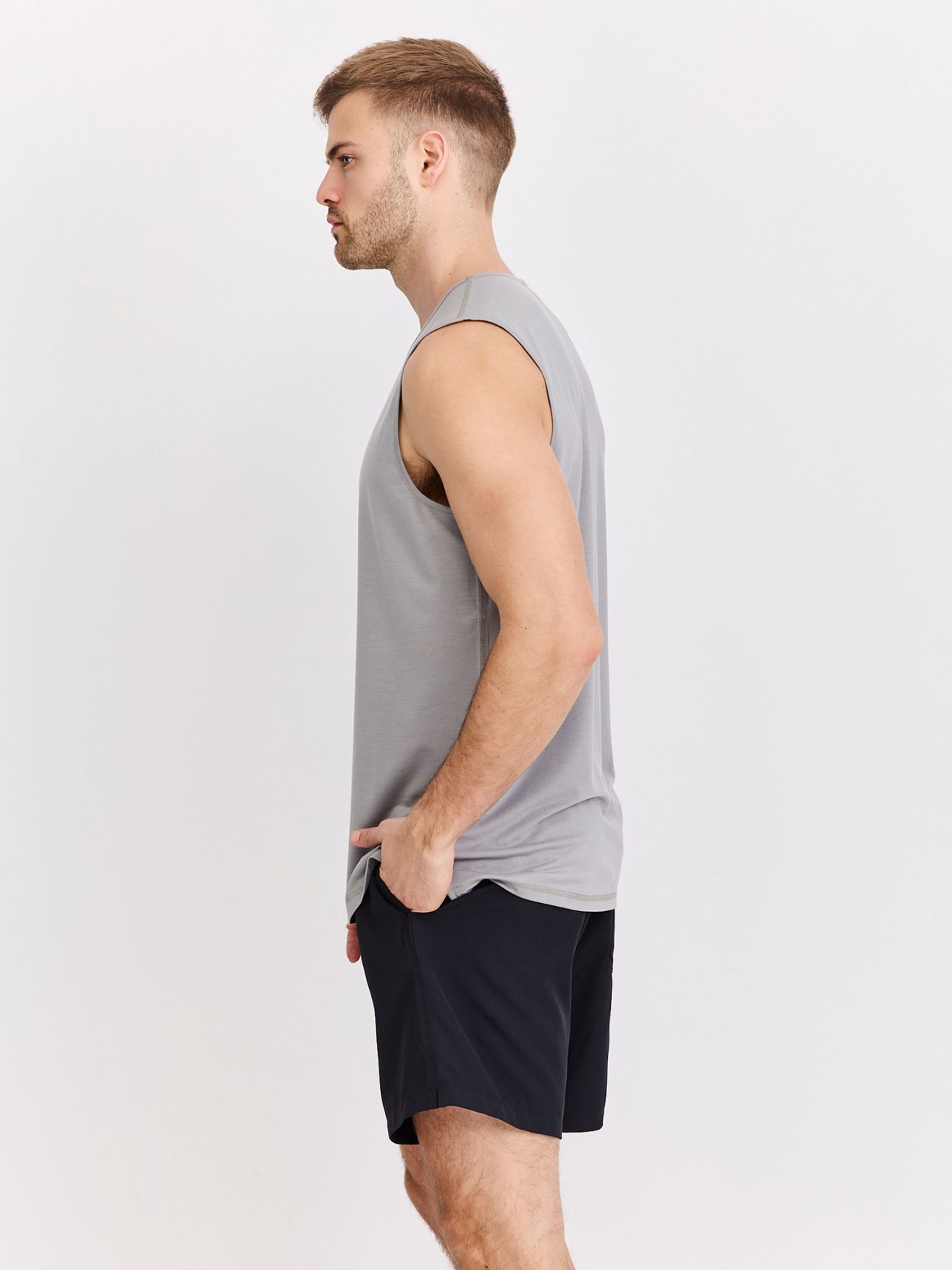 גופיית ספורט