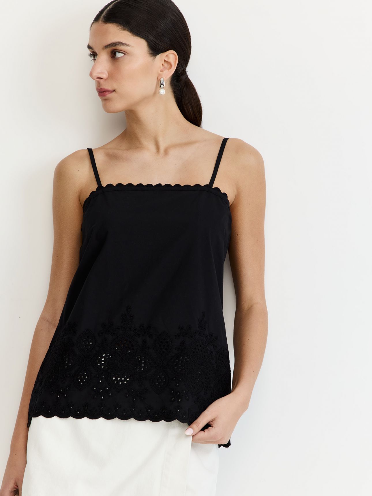 גופייה רקומה כתפיות דקות