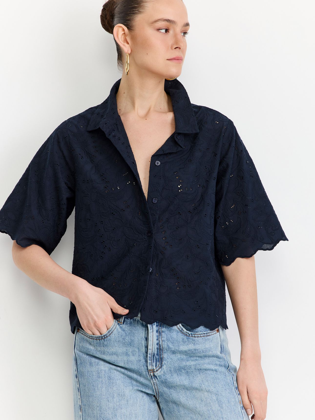 חולצה מכופתרת רקומה