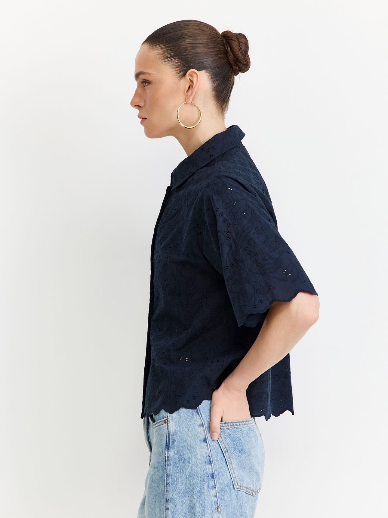 חולצה מכופתרת רקומה